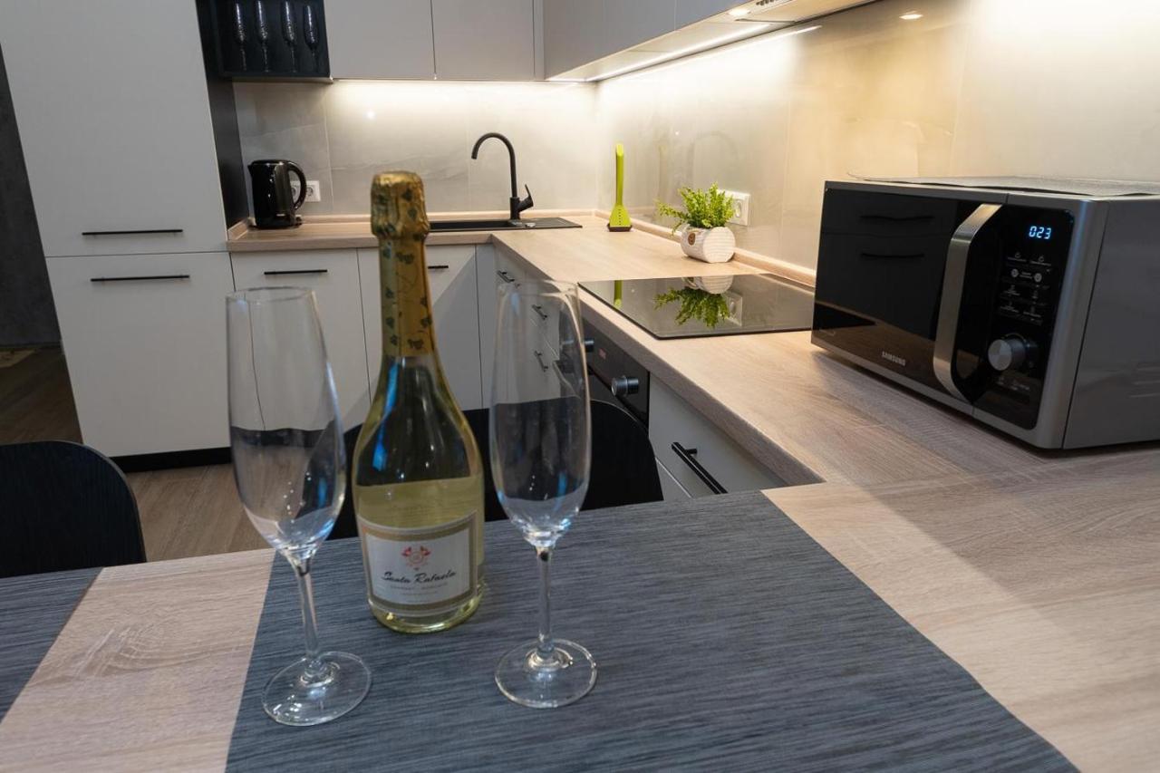 New Modern Apartments. Metro Minskaya เคียฟ ภายนอก รูปภาพ